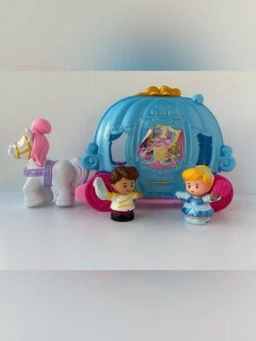 Fisher-Price Little People Disney Princess Cinderella’s Dancing Carriage Playset